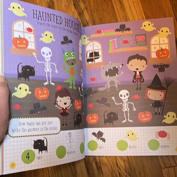 New Halloween Window Stickies and decorations book with activities for kids - Picture 13 of 16